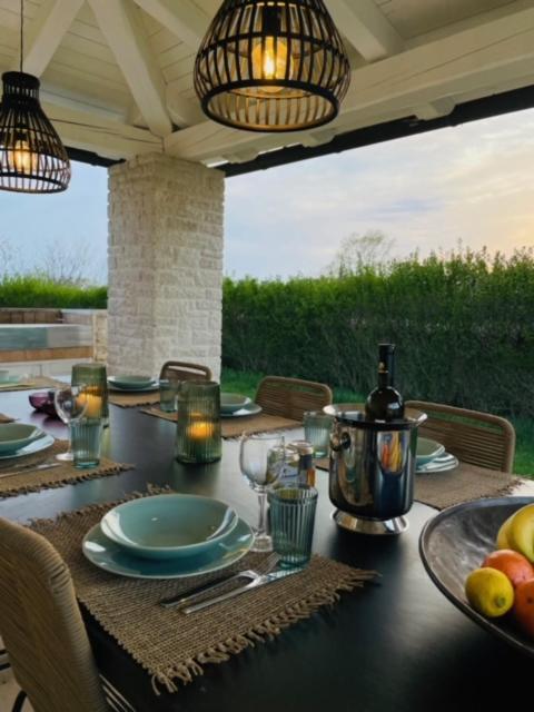 Luxury Villa In Istria - 9,000 Sqm Private Estate With Pool & Sauna, 15 Min To Sea, Near Fazana, 3 Bedrooms Jursici Exterior photo